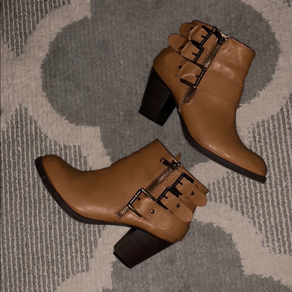 Women’s Cathy Jean Booties Tan 3 Buckle - Size 7.5 - Picture 3 of 15